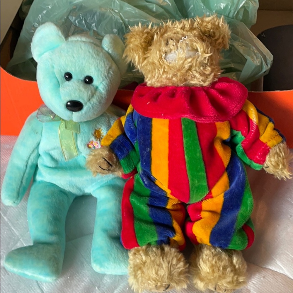 2 Stuffed bears